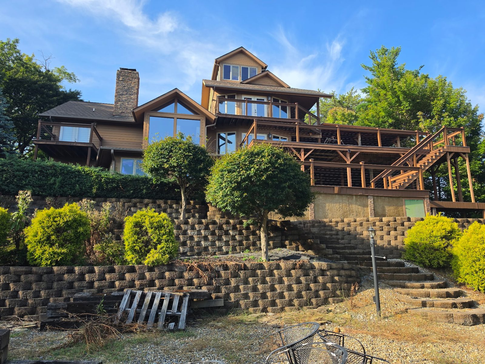 Hillside cabin in Gatlinburg after its new gutter installation.